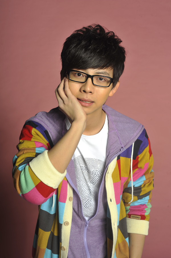 组图:胡夏演绎双面王子 成熟艺人范儿拍写真_高清图集_新浪网