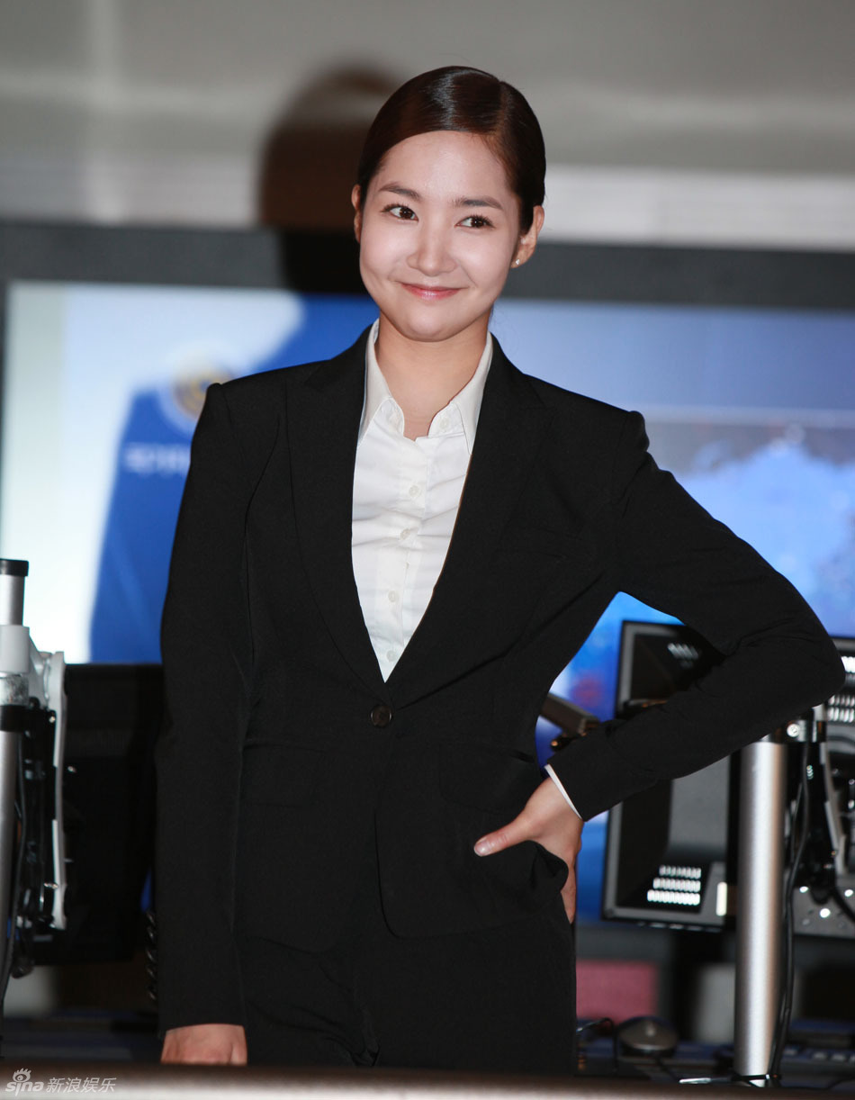 组图:李敏镐朴敏英具荷拉《城市猎人》公开拍摄_高清图集_新浪网