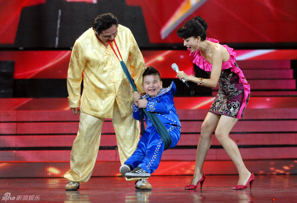 组图:《欢乐英雄》精彩现场 戴玉强周传雄等献演