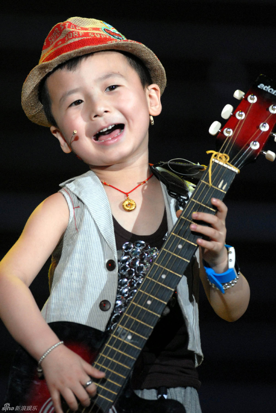 组图:《欢乐英雄》精彩现场 戴玉强周传雄等献演_高清图集_新浪网