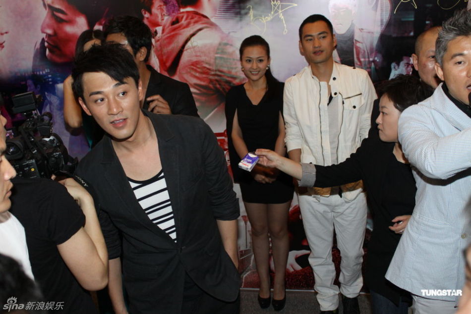 组图:林峰现身电视节现场遭围堵 大方力挺tvb_高清图集_新浪网