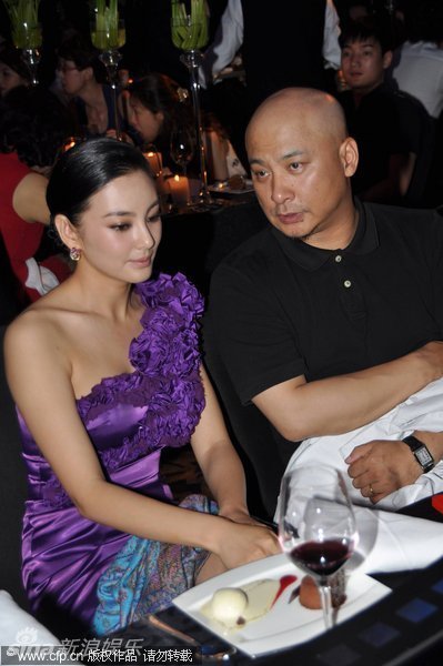 组图:张雨绮性感造型凹凸有致 王全安牵娇妻秀恩爱_高清图集_新浪网