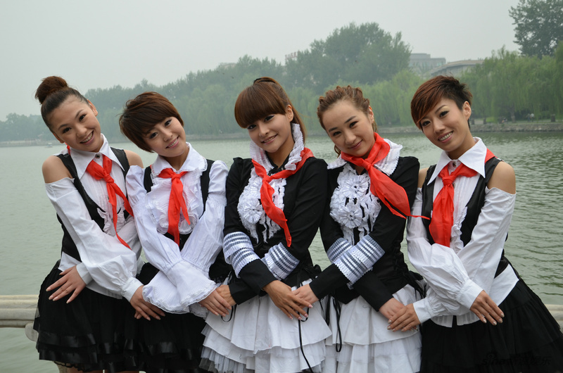 青春美少女组合重拍《让我们荡起双桨》mv