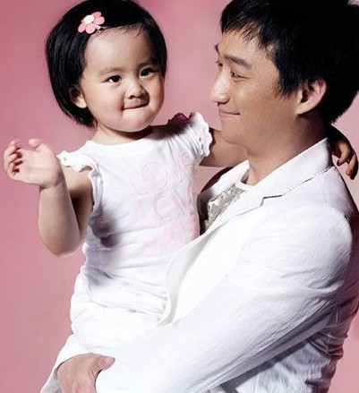 组图:父爱大过天 盘点明星奶爸精彩瞬间_高清图集_新浪网