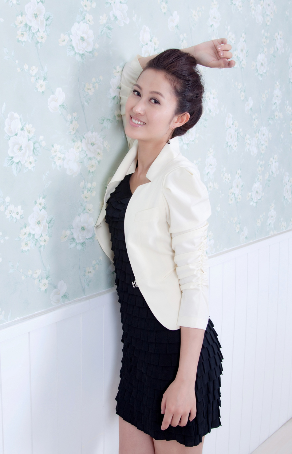 高清组图:袁志博回归知性 演绎古希腊女神_高清图集_新浪网