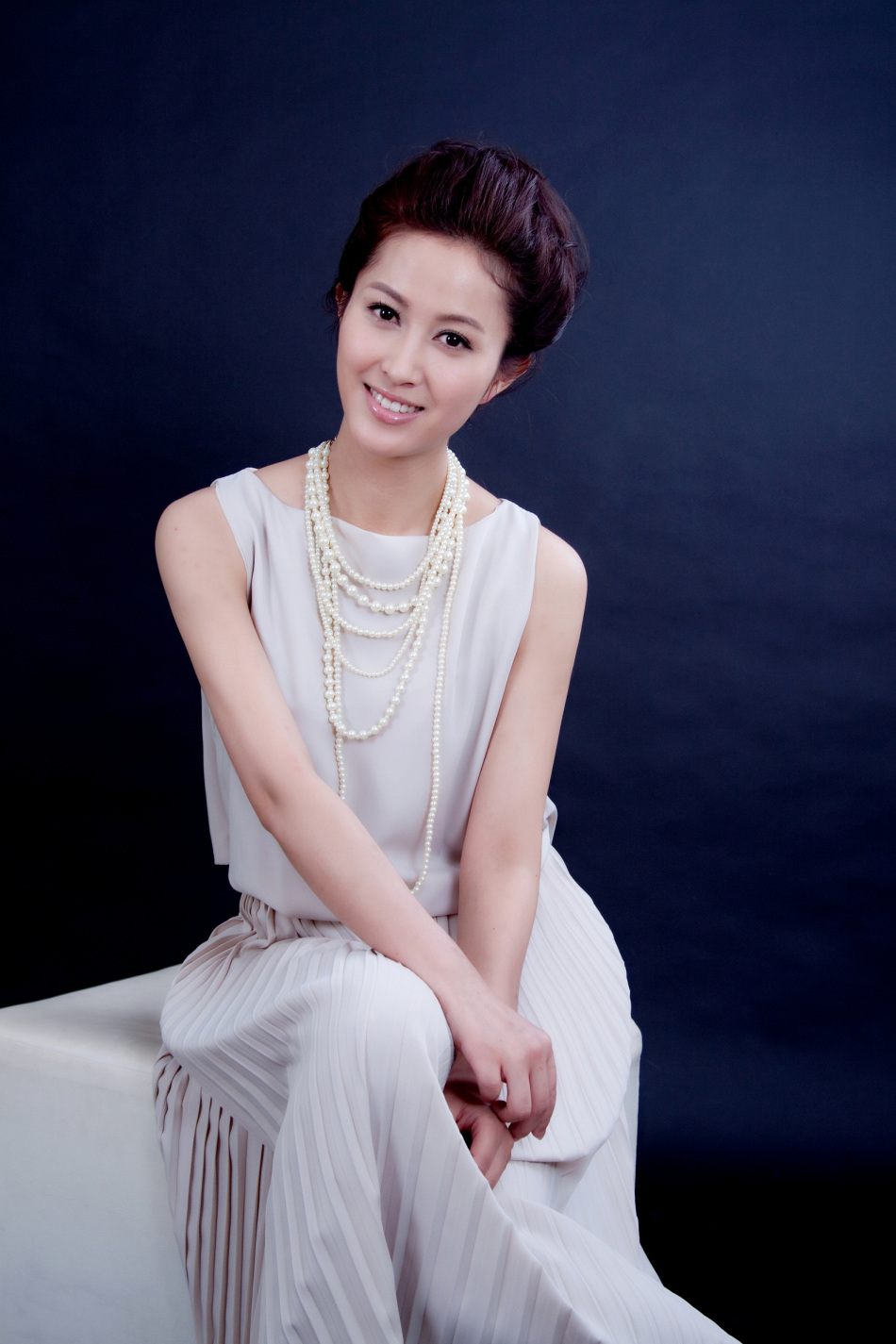 高清组图:袁志博回归知性 演绎古希腊女神_高清图集_新浪网