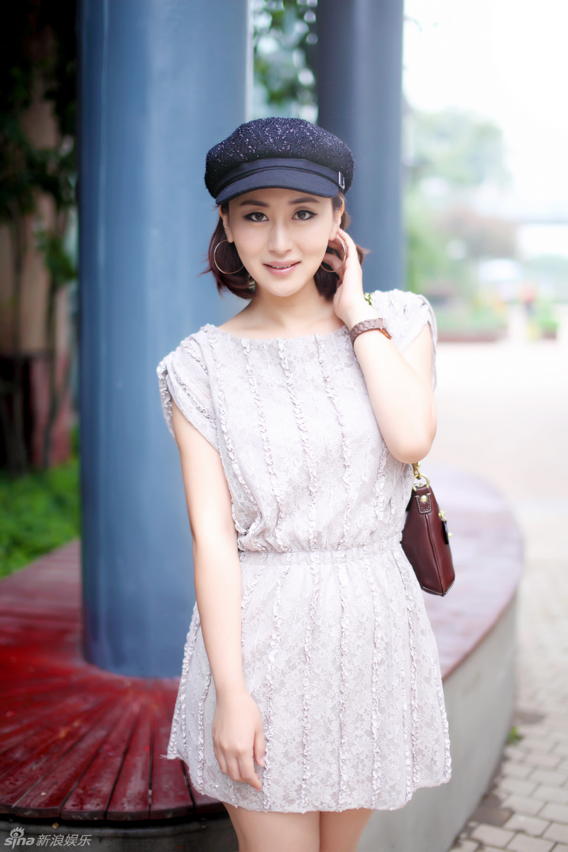 30 14:58:29 1 / 5 新浪娱乐讯 近日,青年演员石琳的《人间风雨情》在