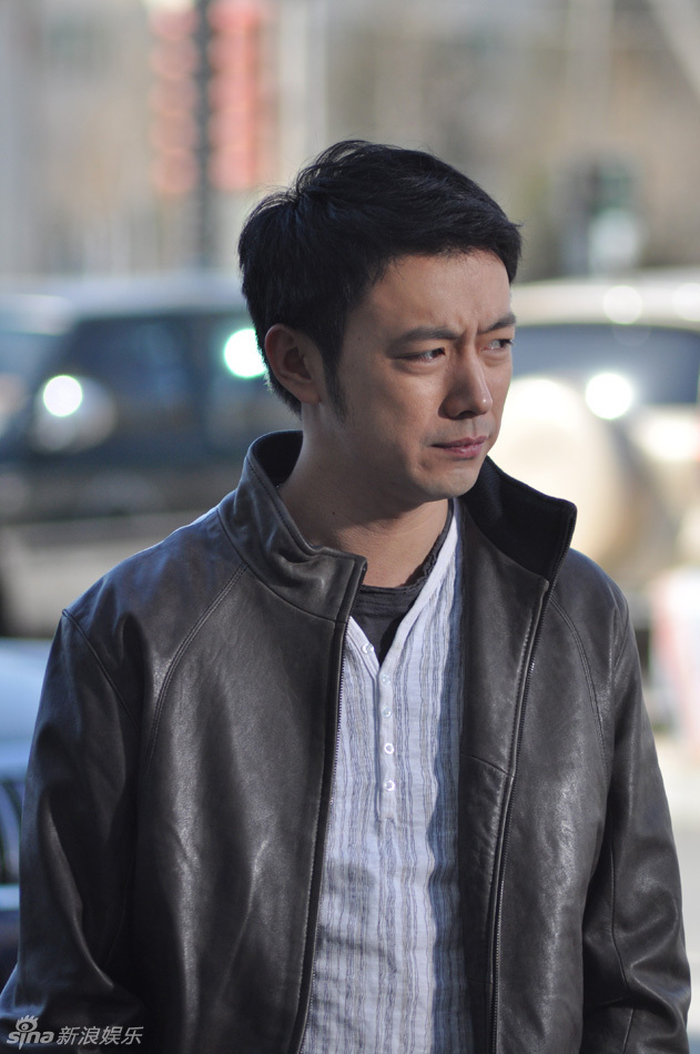 组图:《深白》剧照曝光 曹炳琨变身帅气小老板_高清图集_新浪网