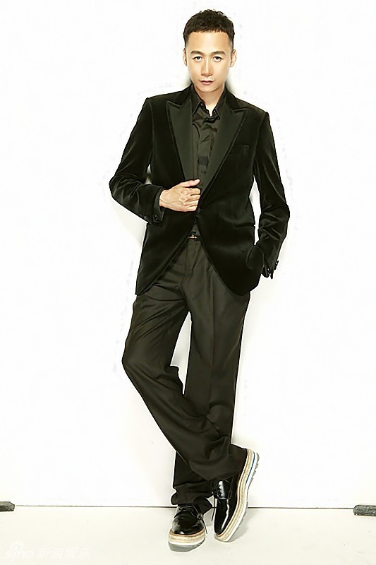 组图:高虎霸道写真曝光 一身酷黑别样"男人味"_高清图集_新浪网