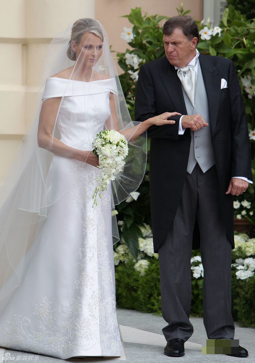 组图:摩纳哥王储大婚 王妃珍珠婚纱典雅华贵赛凯特_高清图集_新浪网