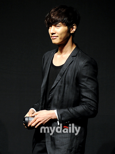 20110705明星元斌王智媛出席代言相机品牌新品发布