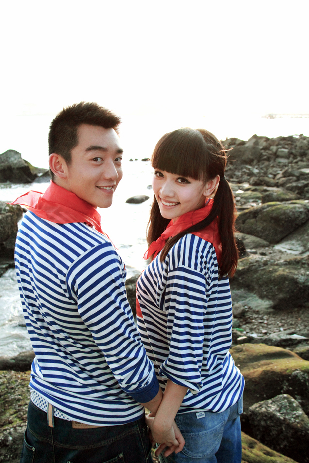 组图:郑恺孙骁骁海魂衫写真 青春洋溢羡煞旁人_高清图集_新浪网