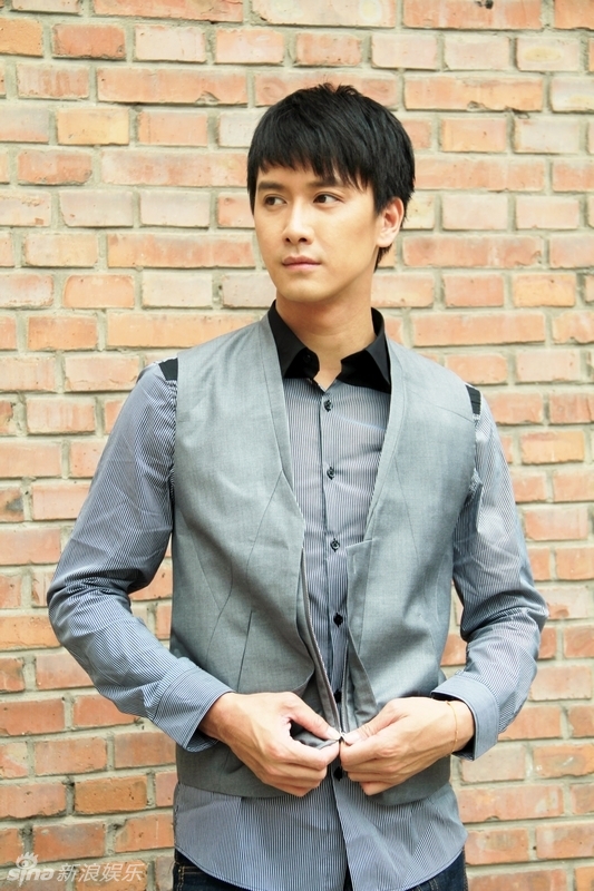 巫迪文最新写真曝光 造型文艺不改阳光本色