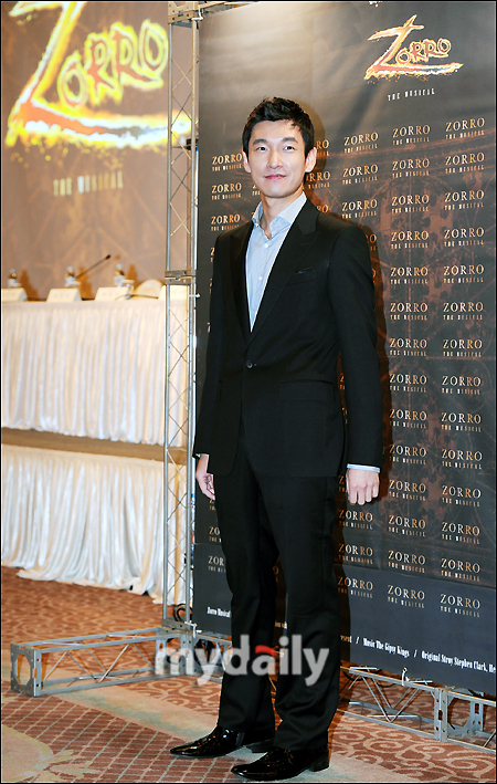 组图:音乐剧《佐罗》首尔发布 曹承佑携主创出席_高清图集_新浪网