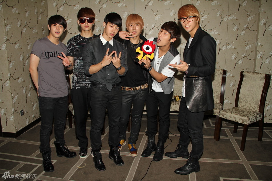 韩国偶像组合beast上海举行签唱会