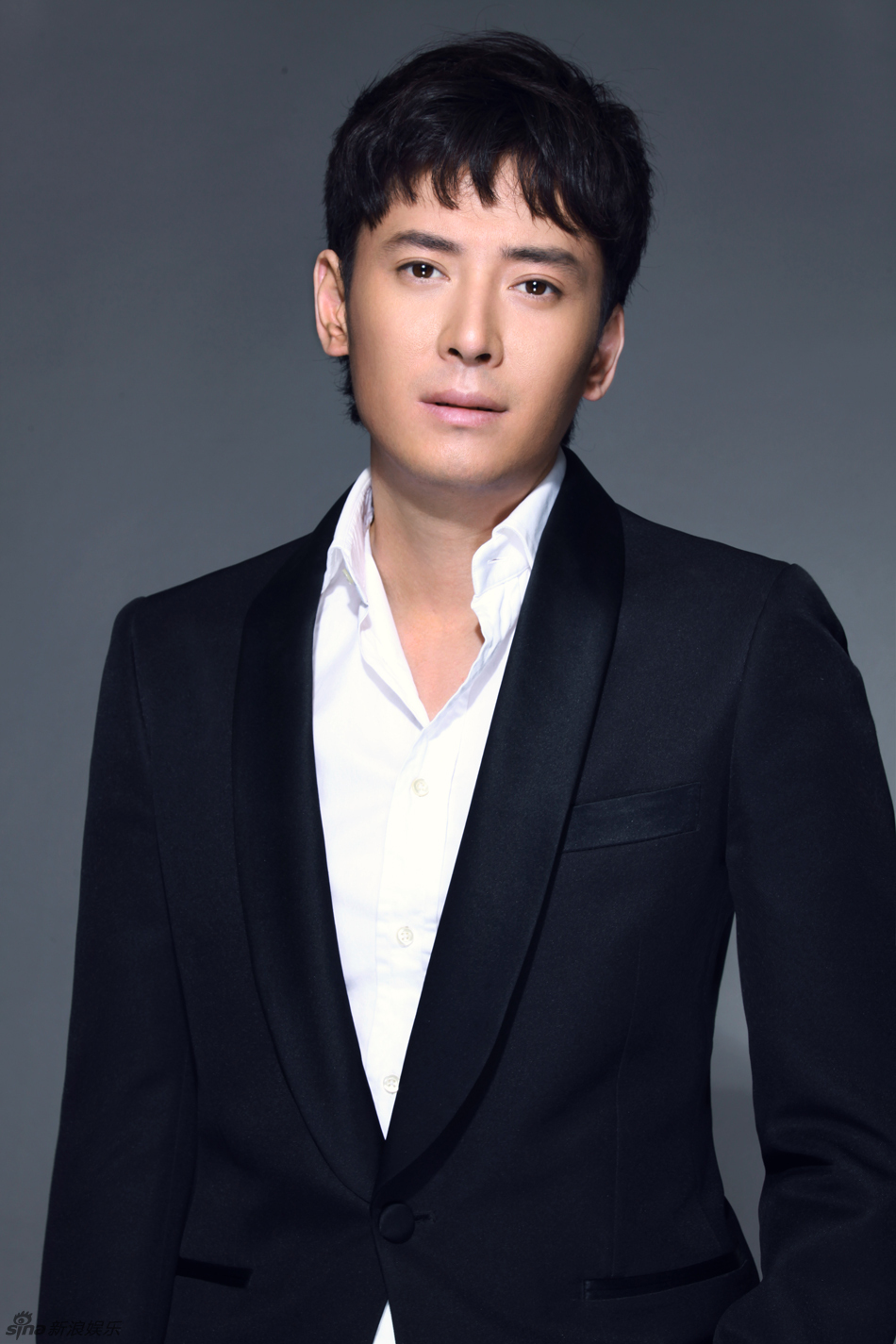 韩栋稳重气质写真曝光