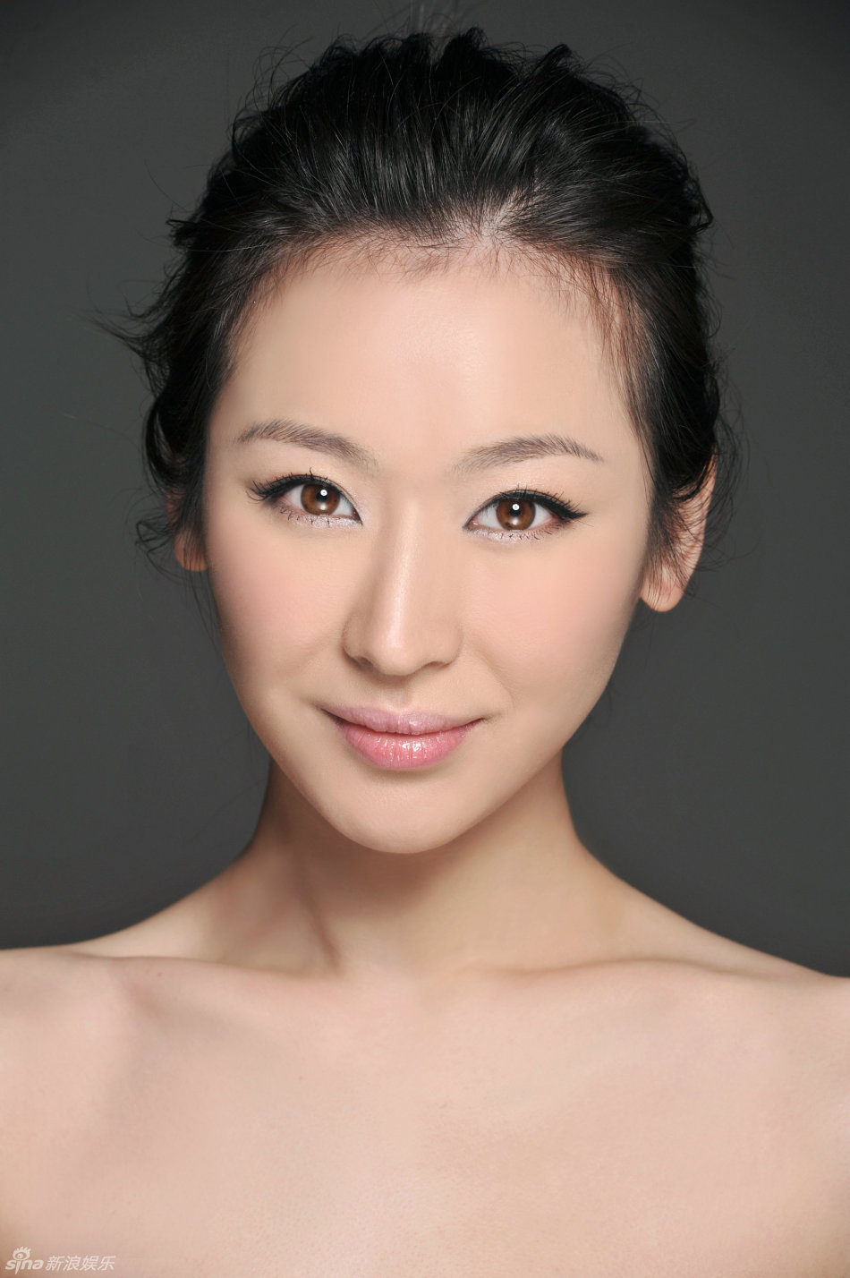 宋雨霏全新写真曝光 黑色紧身衣小露性感[5p]