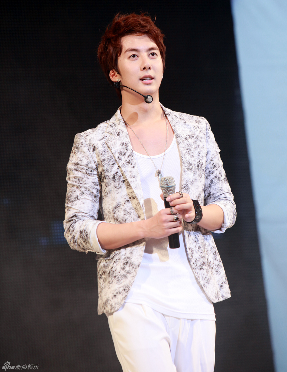 韩星金亨俊首尔延世大学开生日会