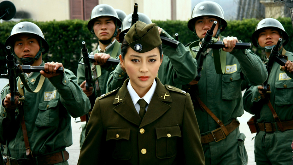 新浪娱乐讯 由董勇,王奎荣,甘婷婷等联袂演绎的《螳螂》即将于8月26日