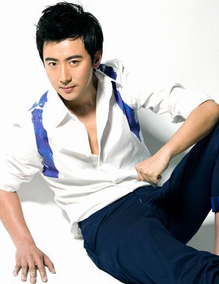 新浪娱乐讯 近日,《新还珠之风儿阵阵吹》中主演箫剑的扮演者高梓淇