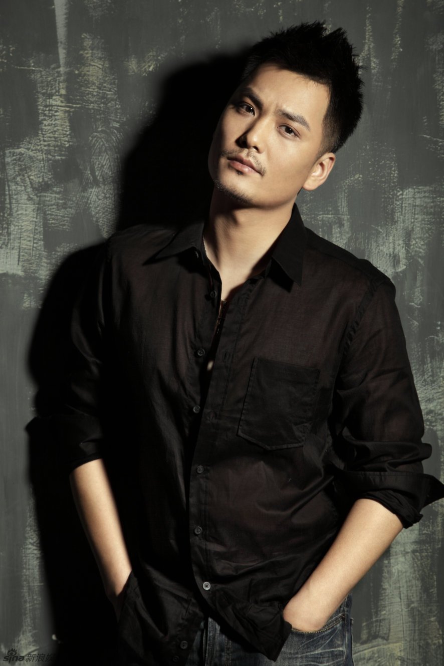 张译文轻松休闲装写真 提升型男气质