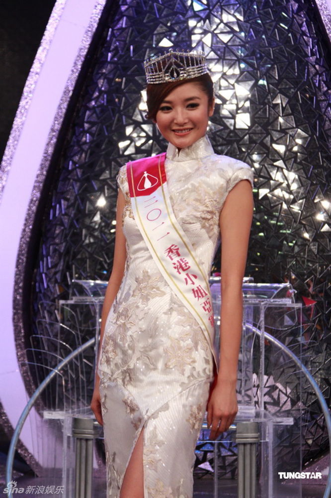 组图:14号朱希敏斩获亚军 张秀文为其颁发头冠_高清图集_新浪网