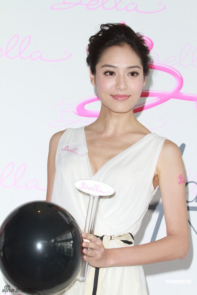 白歆惠低胸裙亮相上围缩水 自曝三年后结婚(图)_高清图集_新浪网