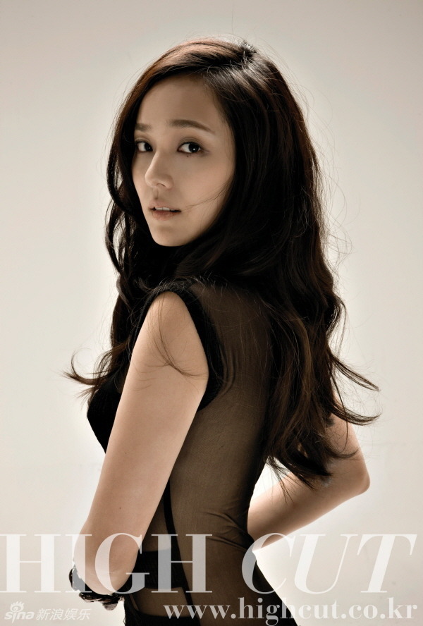 韩国女星柳真性感写真