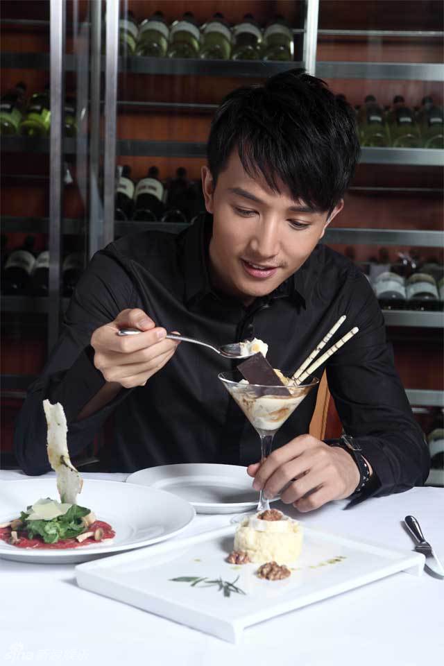 新浪娱乐讯 近日,刚推出新作《某月某日》的许诺为《型男志》拍摄了一