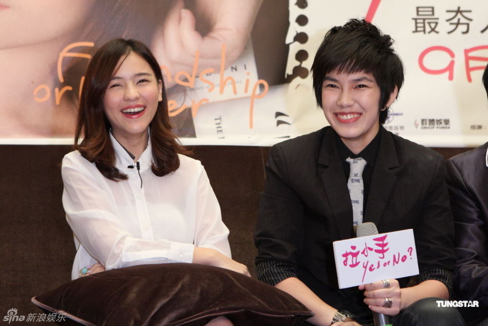 组图:泰国偶像宣传同志电影 aom甜美外型tina酷帅_高清图集_新浪网