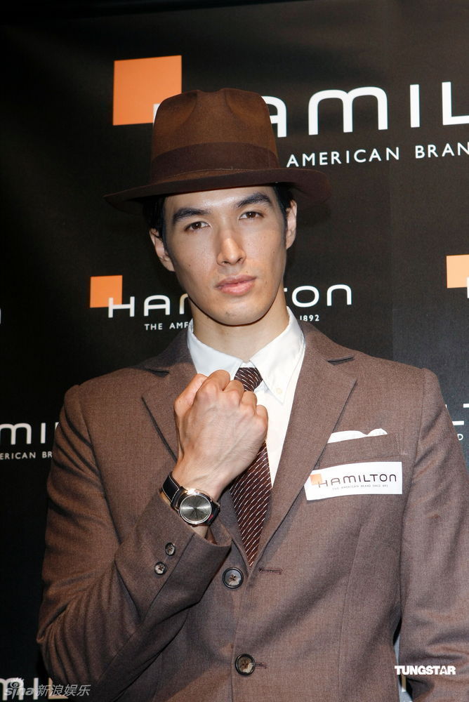 锦荣在台北为名表代言