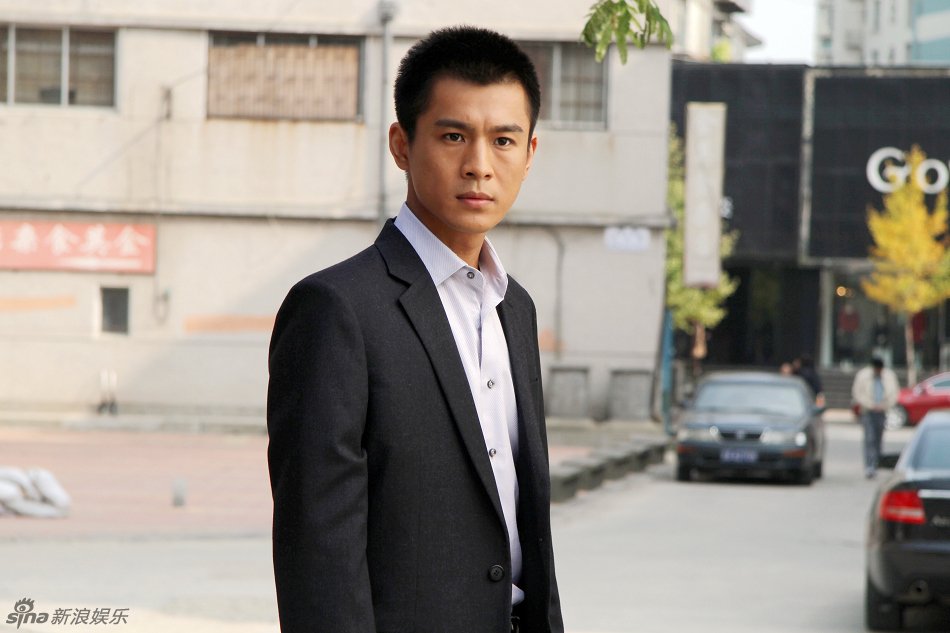 组图:《满秋》全国首播 乔振宇"分裂"剧照曝光_高清图集_新浪网