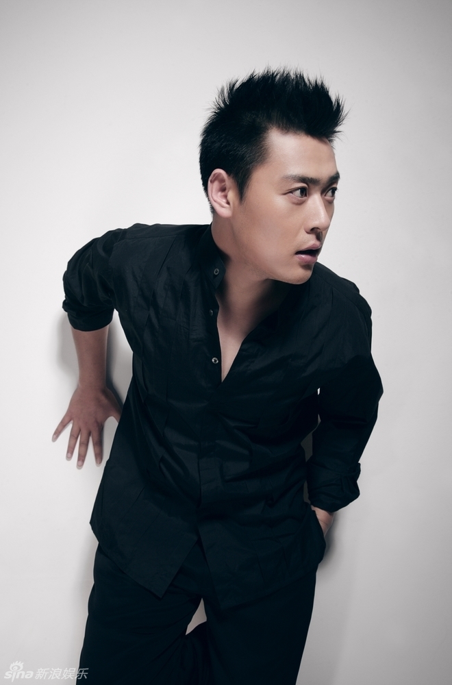 组图:张桐迈进而立之年 登杂志尽展酷劲十足 _高清图集_新浪网