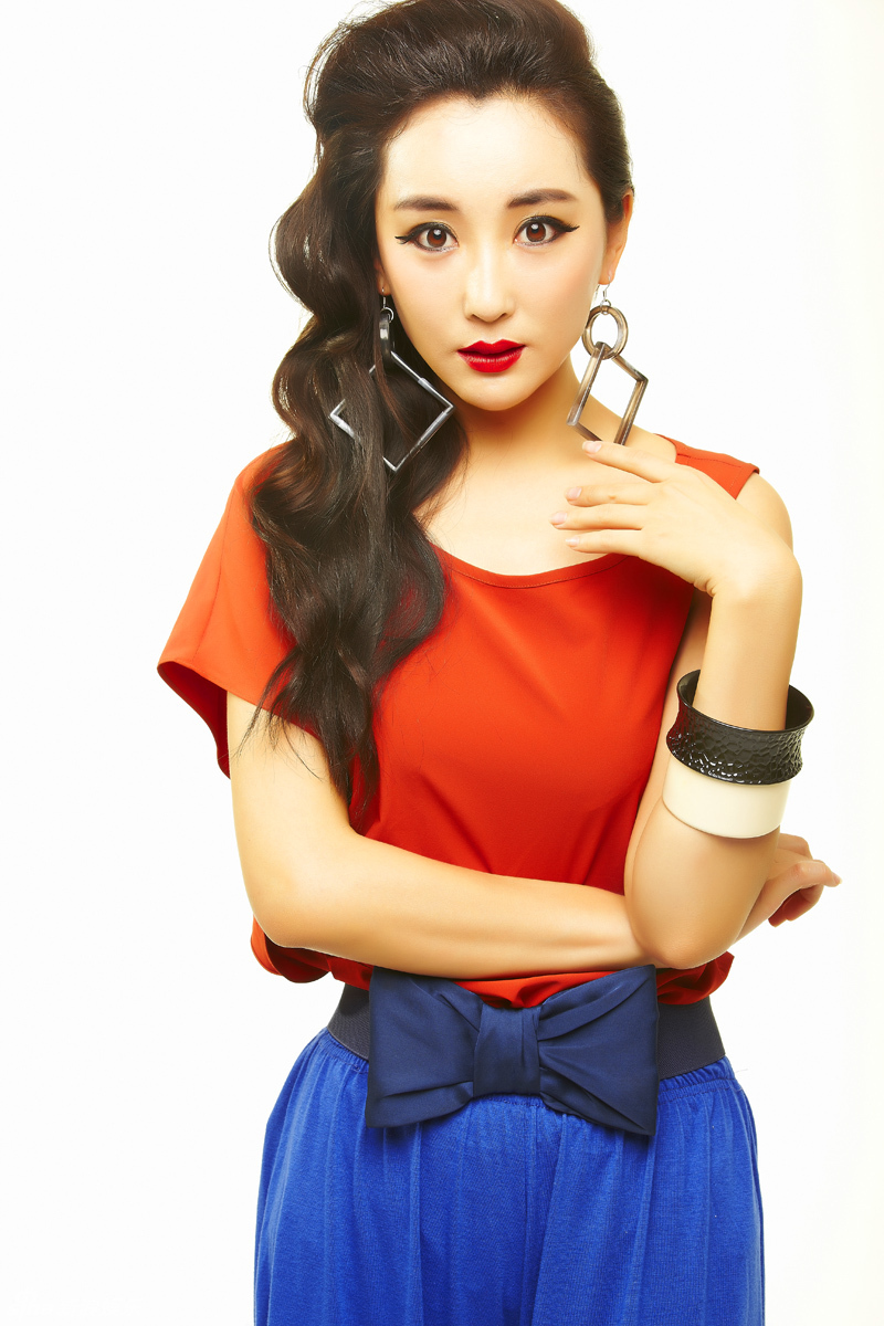 组图:杜晓婷拍摄复古写真 艳丽百变hold得住_高清图集_新浪网