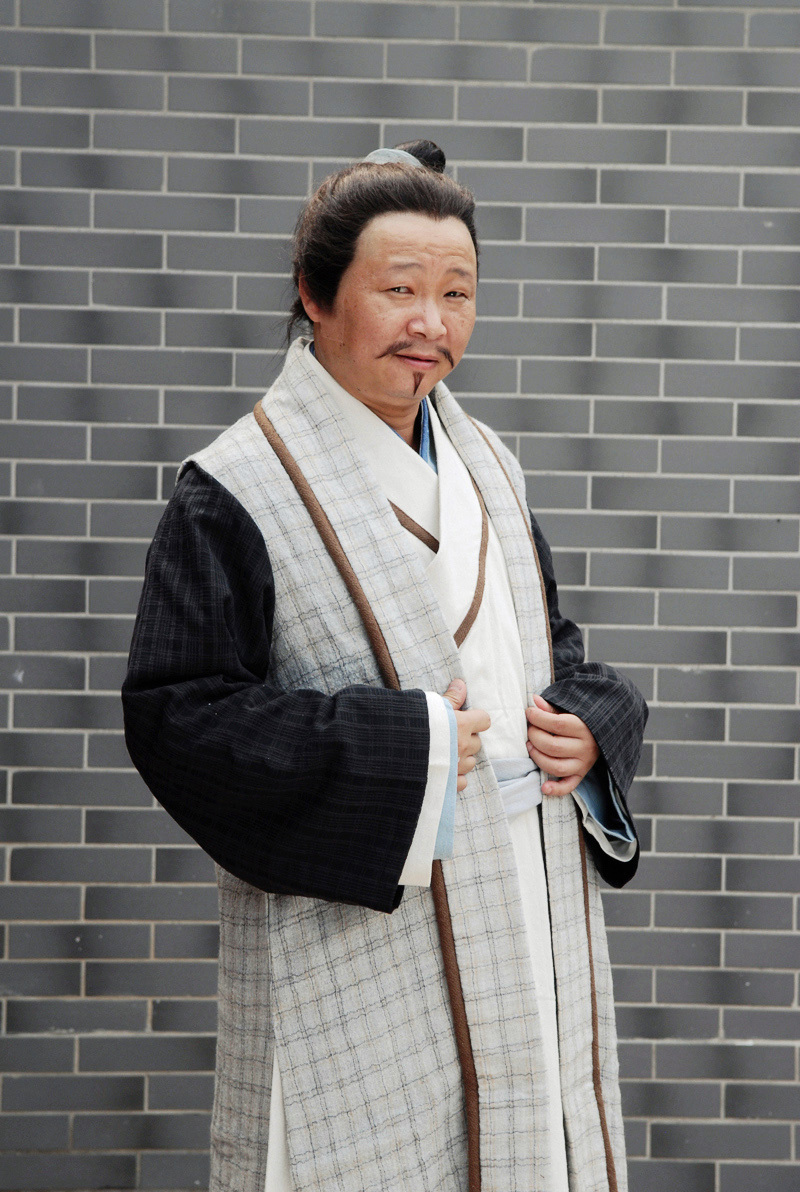 组图:《十五贯》横店热拍 梁冠华甄锡华服美饰_高清图集_新浪网