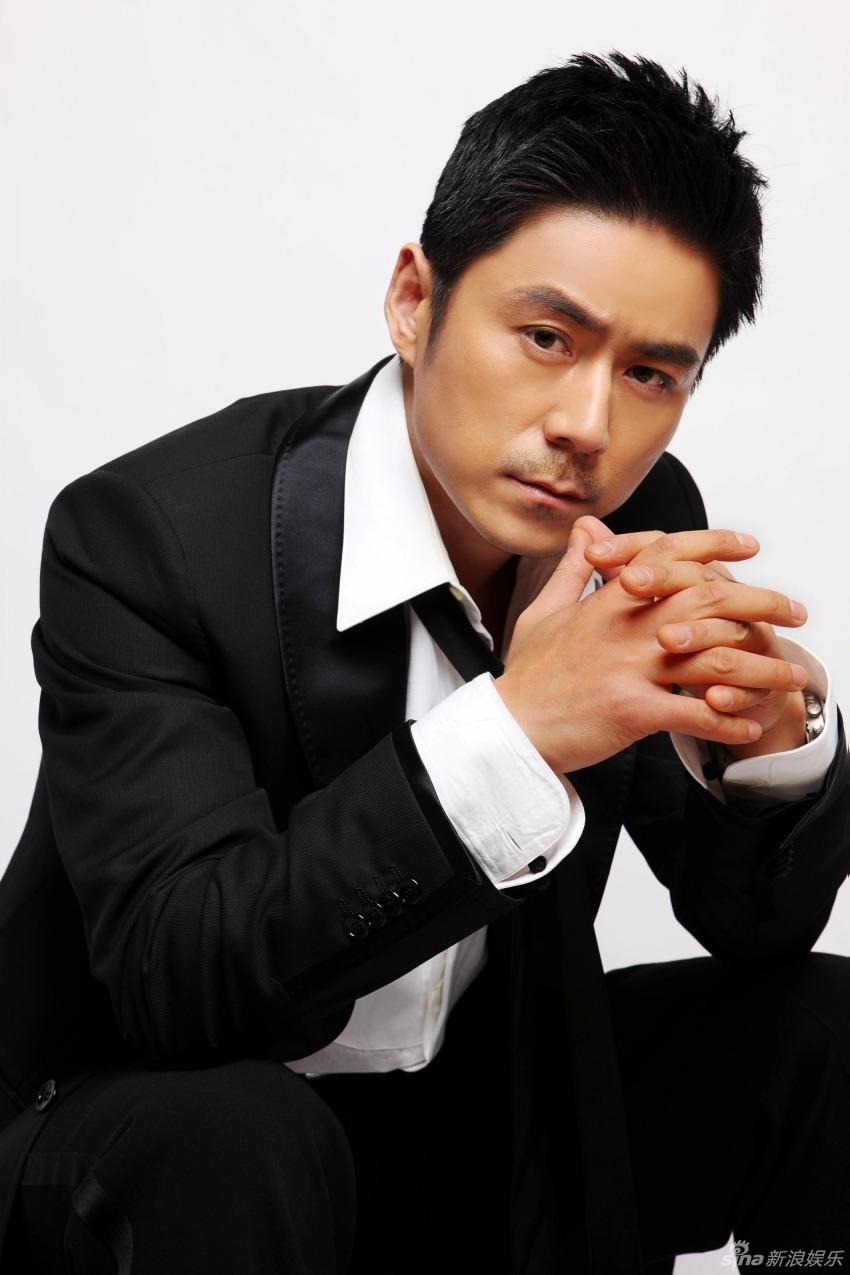 组图:常铖优雅写真曝光 绅士气质难掩俏皮本色_高清图集_新浪网