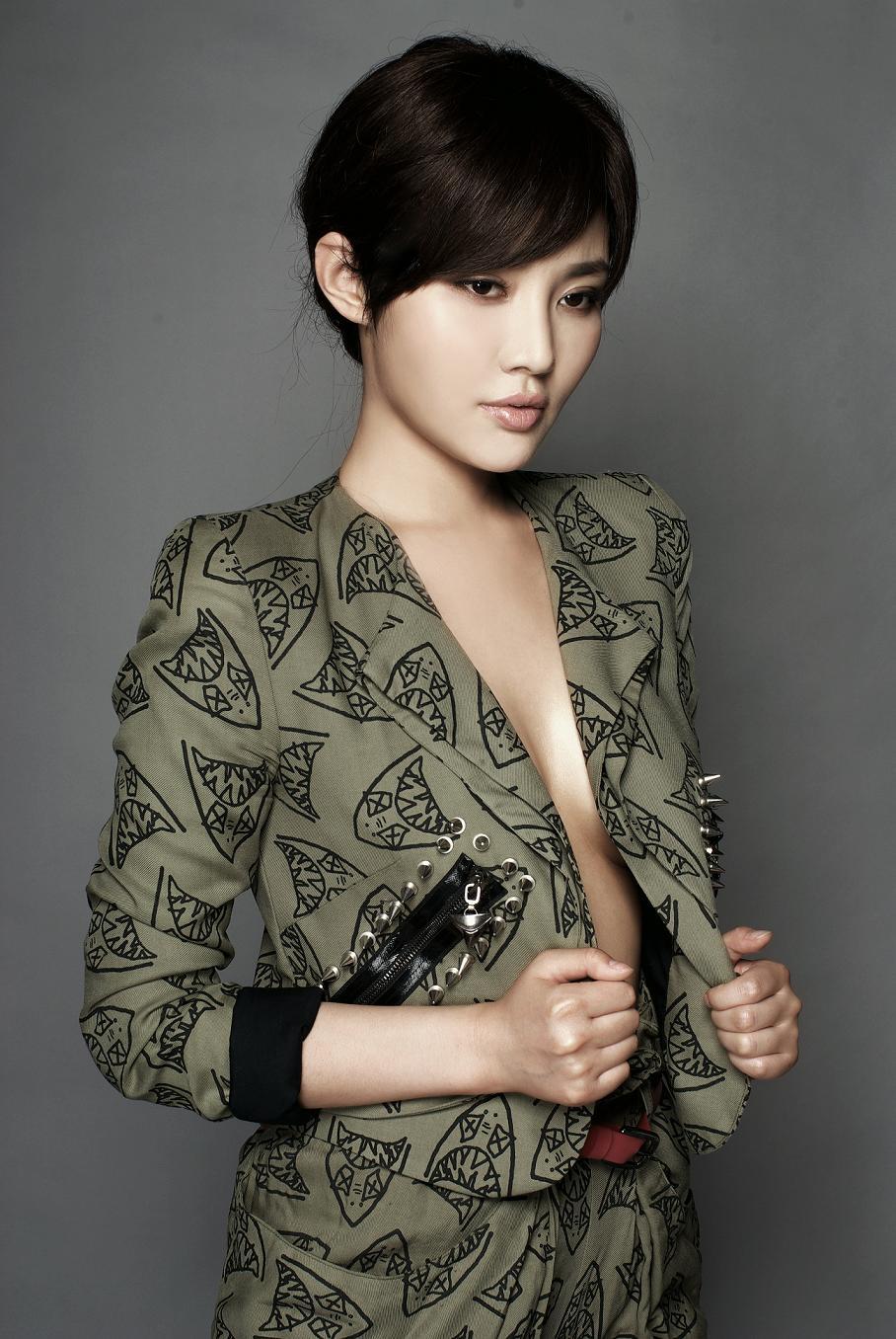 组图:女星徐冬冬上身真空 新造型尺度再突破_高清图集_新浪网