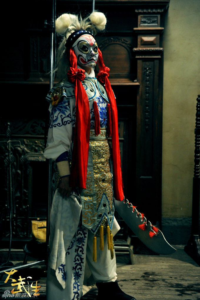组图:《大武生》完整京剧造型 "全武行"贺中秋_高清图集_新浪网