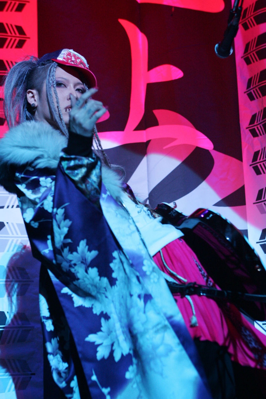 组图:miyavi雅写真集锦 视觉系装扮华丽唯美_高清图集_新浪网