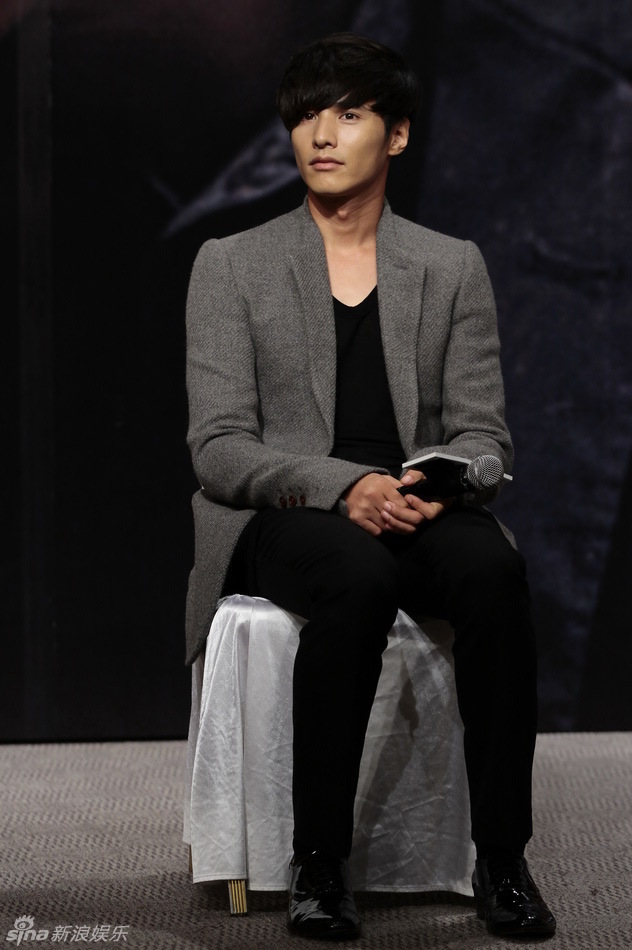 元斌透露,自己跟着武术指导苦练三个月,才得以呈现出如此精准华丽的