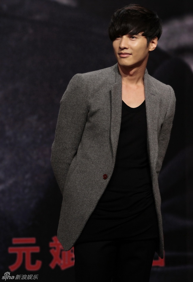 高清图:《孤胆特工》首映 元斌苦练仨月秀华丽动作_高清图集_新浪网