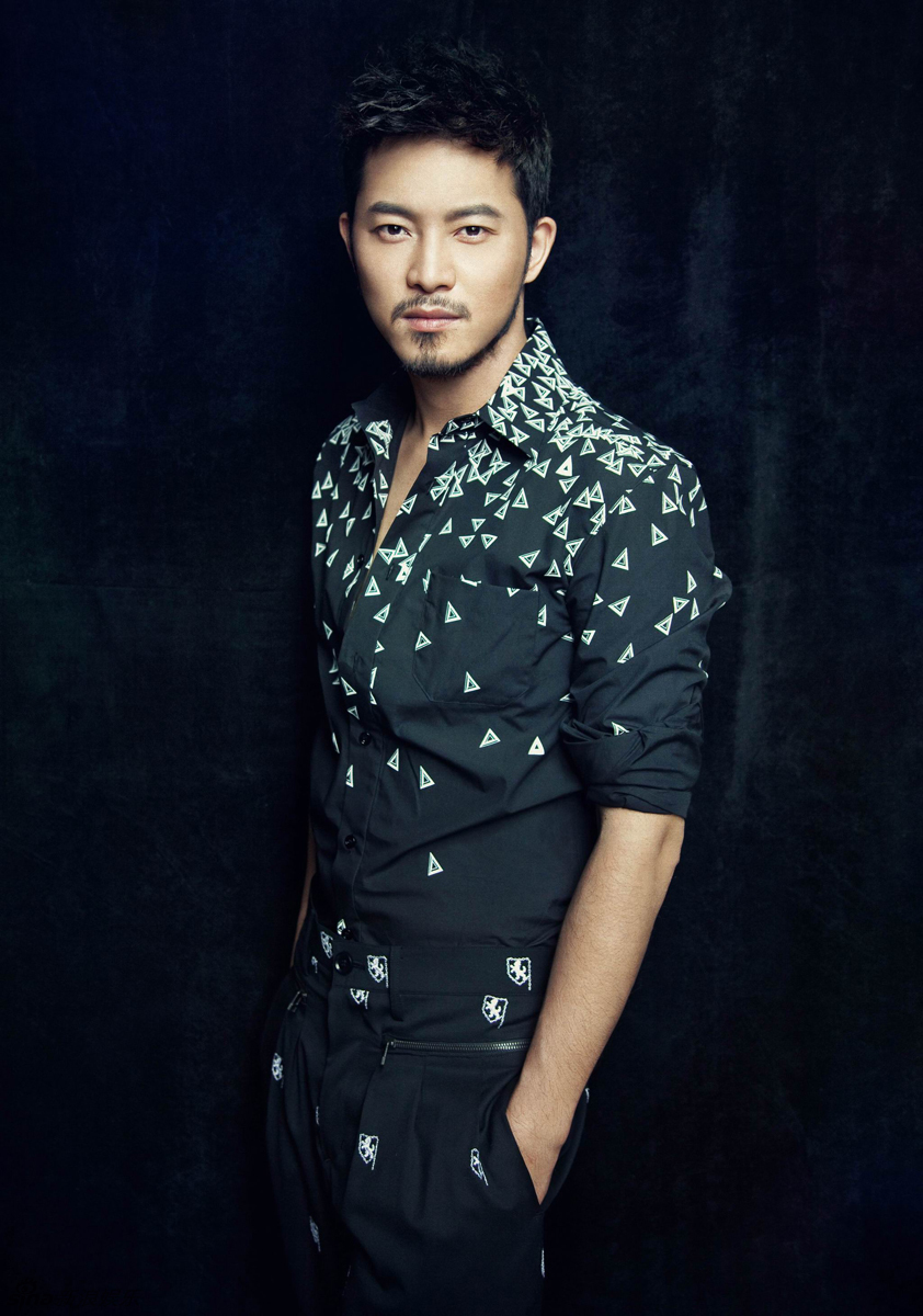 新浪娱乐讯 今年喜事不断的沙溢日前拍摄了一组全新写真,刚刚升级为爸