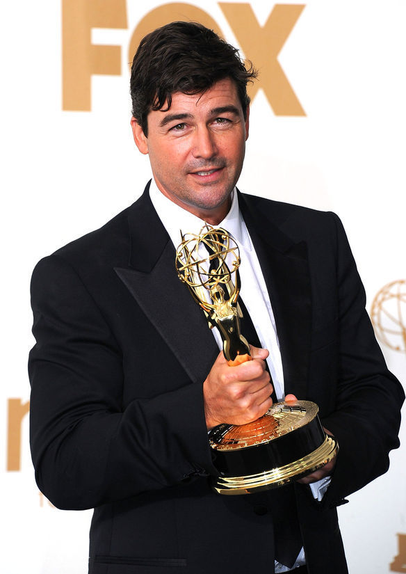 艾美奖后台 剧情类视帝凯尔-钱德勒亮相