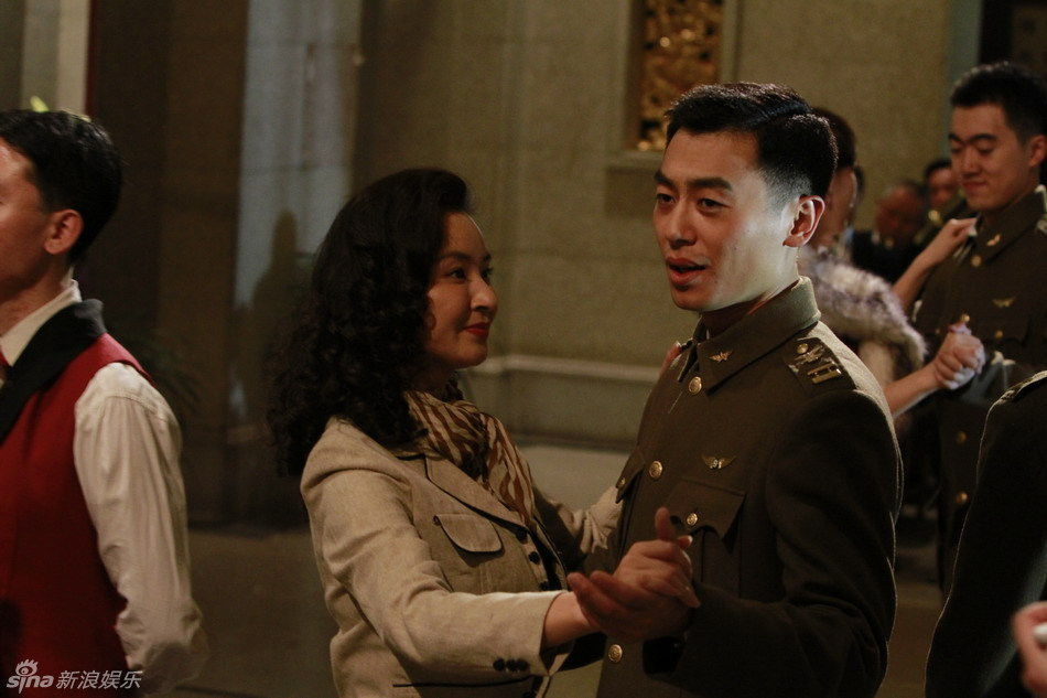 组图:朱亚文《飞鹰》情路坎坷 演绎大众情人_高清图集_新浪网