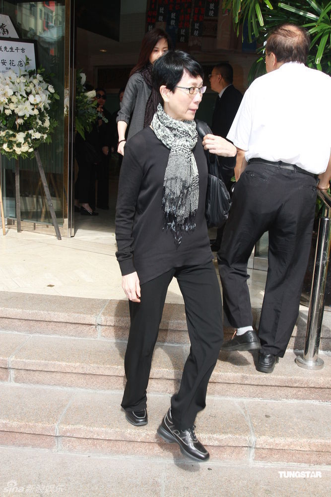 组图:赌王前女婿萧百成去世设灵 许晋亨等到场拜祭_高清图集_新浪网