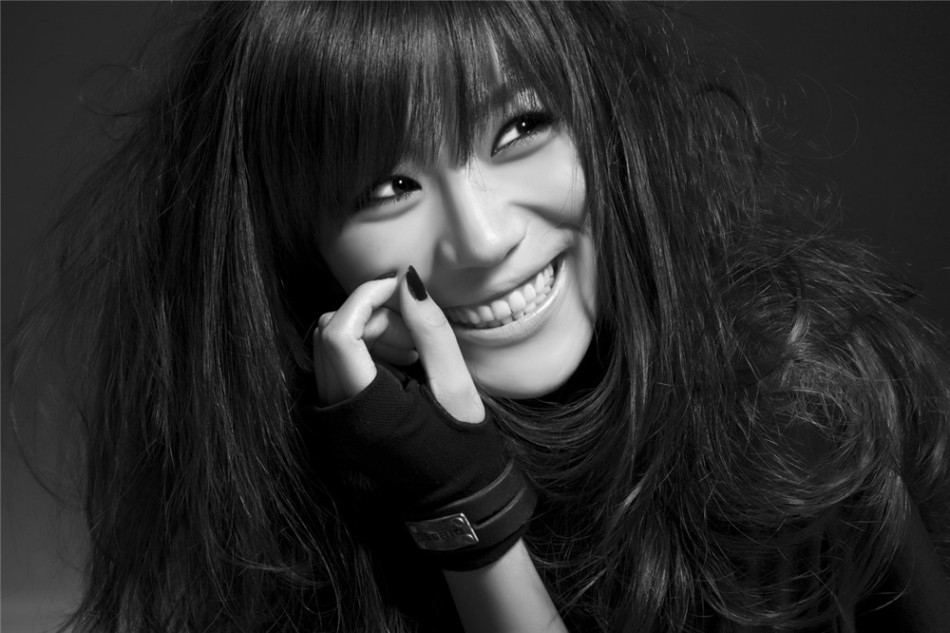 阔别舞台两年的"摇滚女生"程晨重新复出,力邀著名时尚摄影师张群云