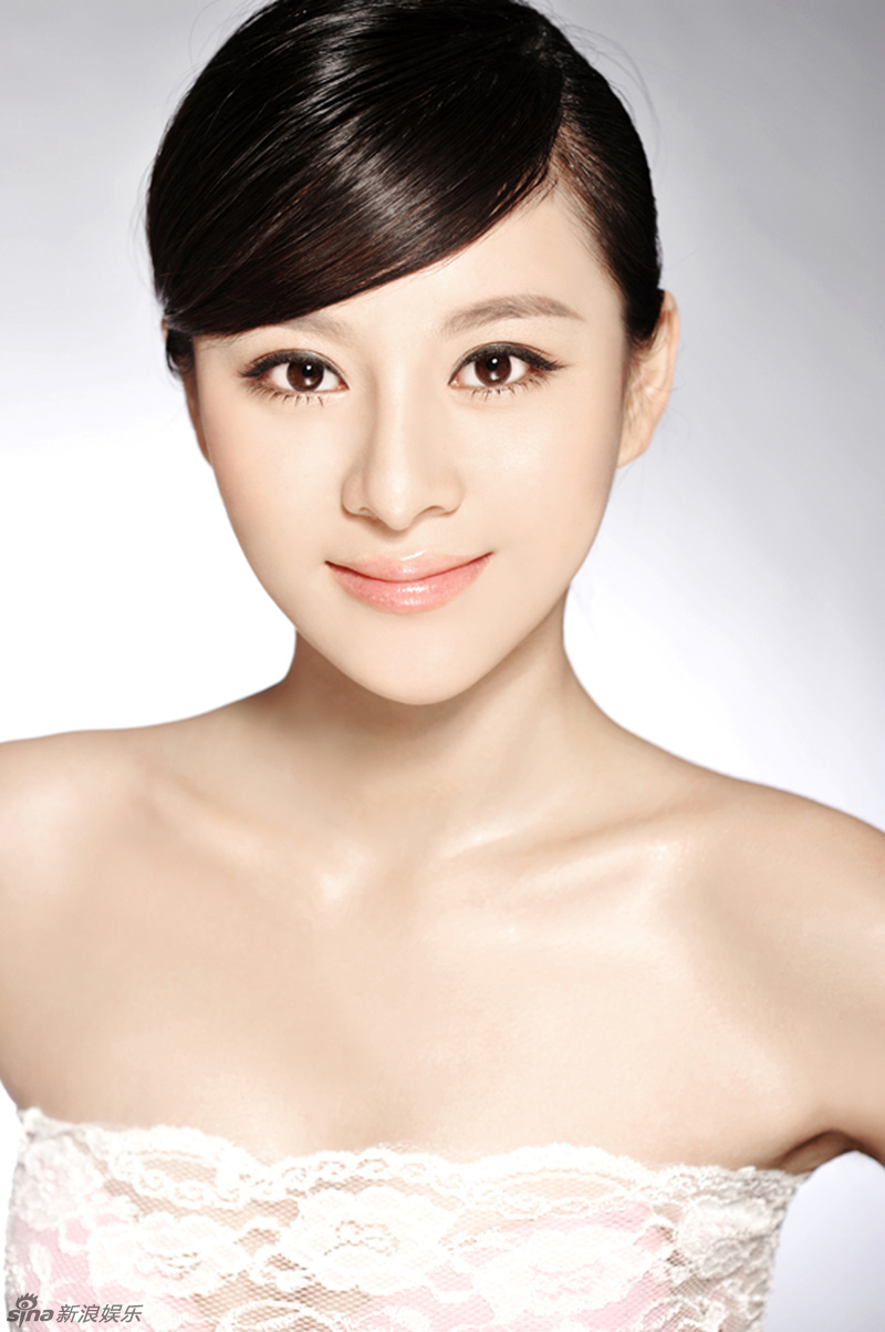 组图:王紫百变写真曝光 游走在清新和性感间_高清图集_新浪网