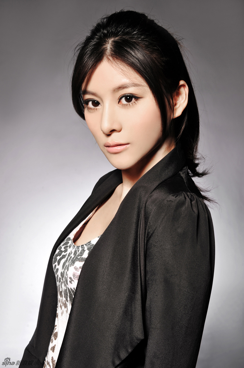 组图:王紫百变写真曝光 游走在清新和性感间_高清图集_新浪网