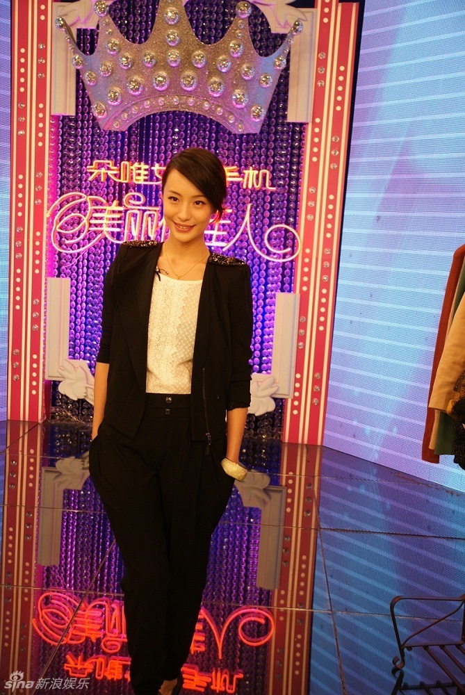 组图:韩晓赶工录节目 秀时尚复古女王范儿_高清图集_新浪网