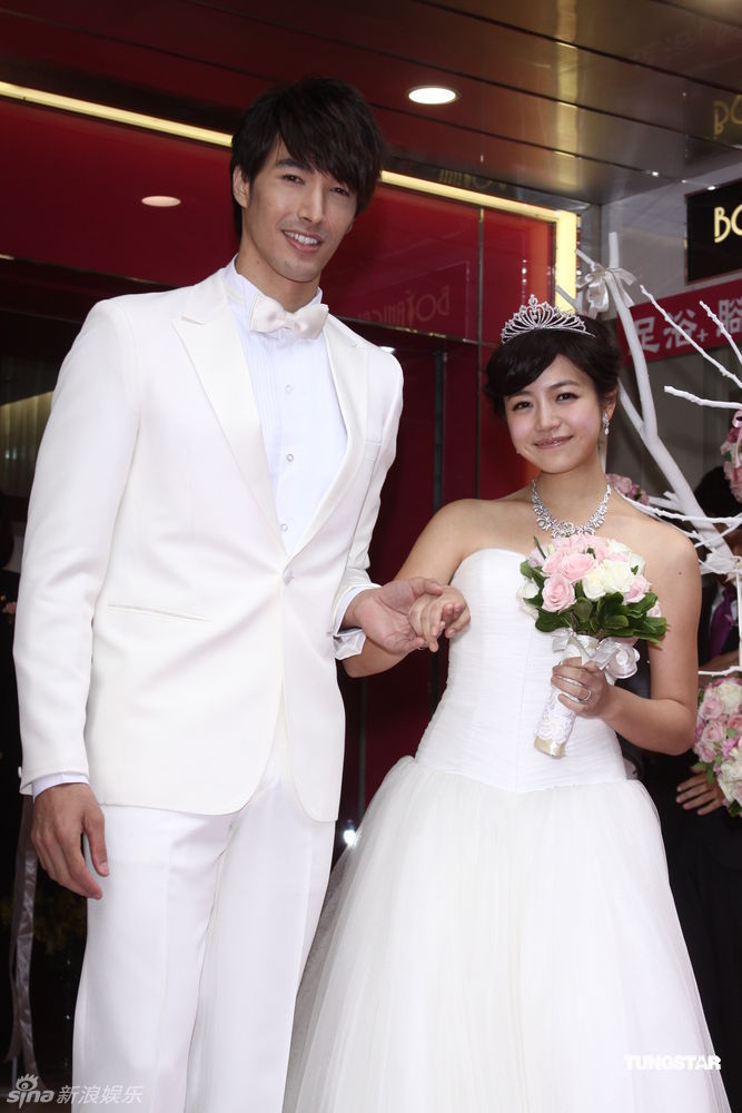 锦荣表示目前还没有向jolin求婚的打算,并表示自己觉得30 岁是个结婚